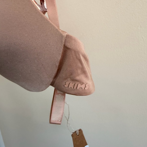 SKIMS Tan Bra - Picture 6 of 7